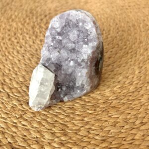 Capela de Ametista com Formação de Cristal